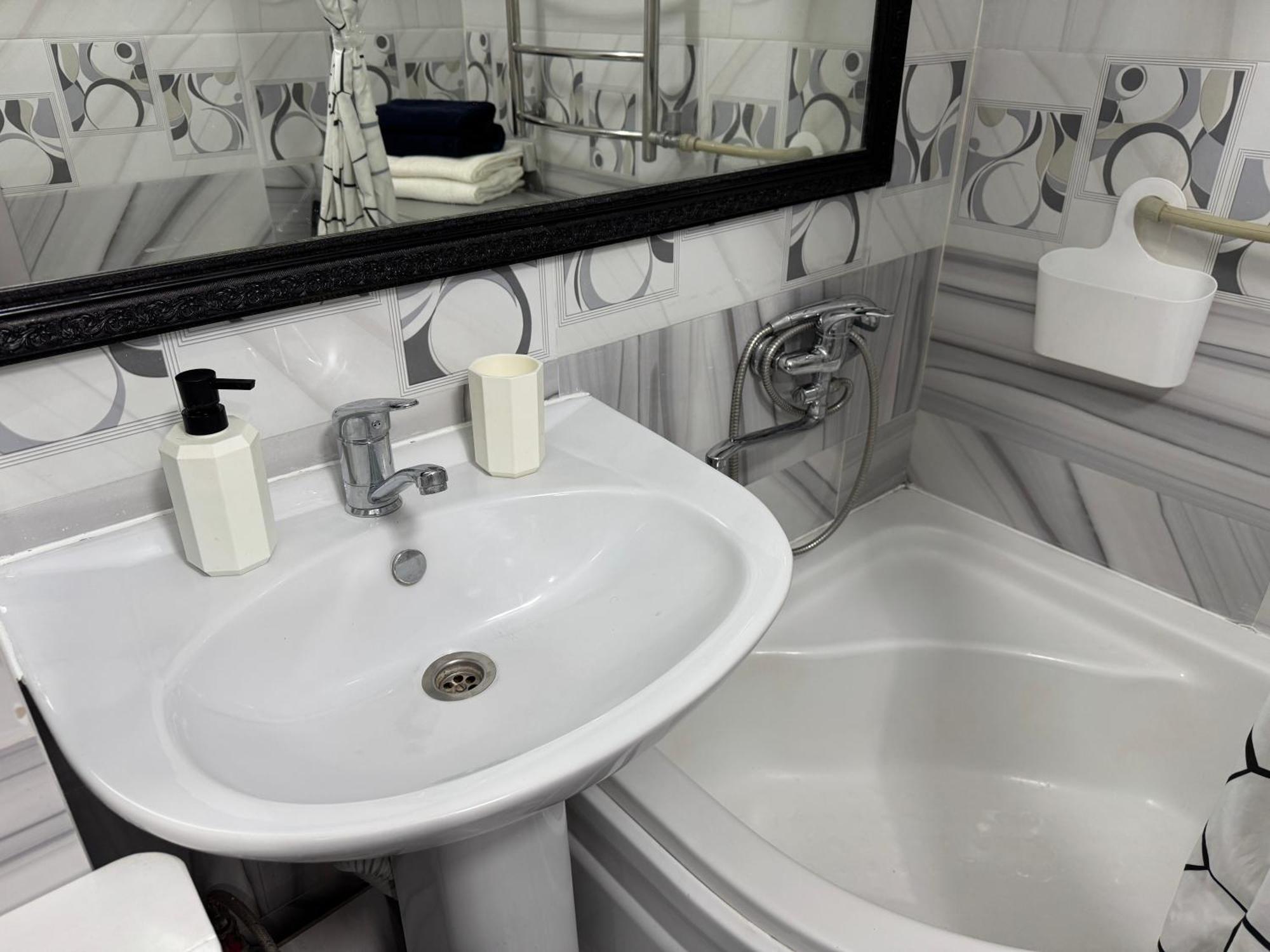 Almatyda На Басенова Apartment Phòng bức ảnh